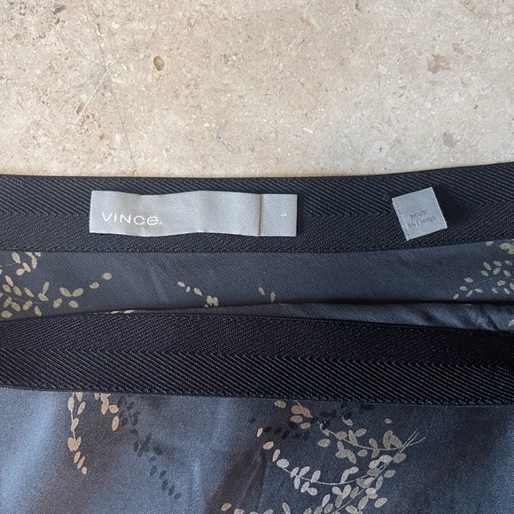 Elegant Black and Gold Women's Skirt - Picture 4 of 7